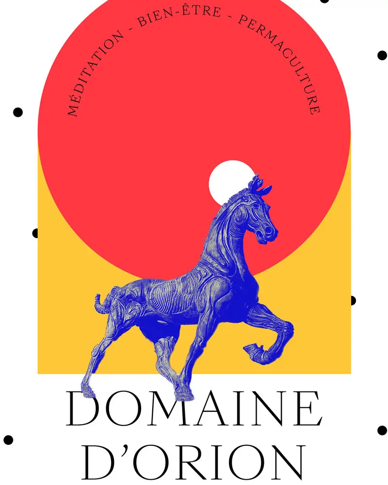 Domaine d’Orion — une affiche colorée : un cheval bleu devant un disque rouge, sur un fond jaune